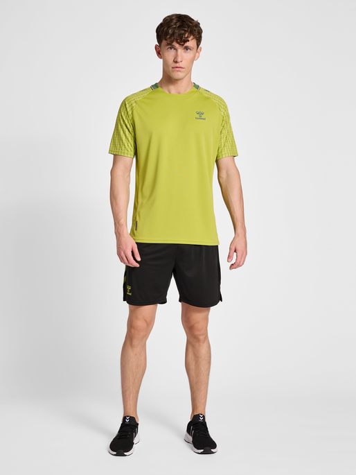 hmlONGRID POLY SHORTS, JET BLACK/DARK CITRON, model