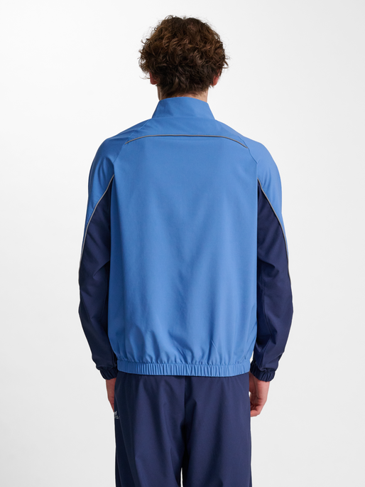 hmlPULSE WOVEN ZIP JACKET, RIVERSIDE, model