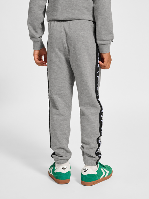 hmlJR DANCE SWEATPANTS, GREY MELANGE, model