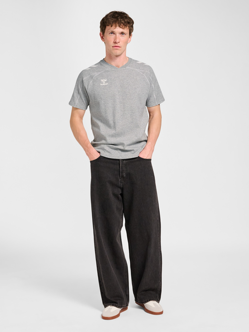 hmlMOVE 2.0 T-SHIRT S/S, GREY MELANGE, model