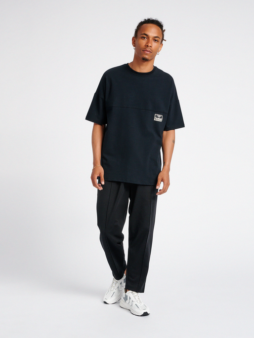 hmlBEACH BREAK T-SHIRT, 2001, model