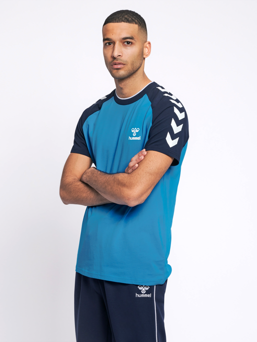 hmlMARK T-SHIRT S/S, 8378, model