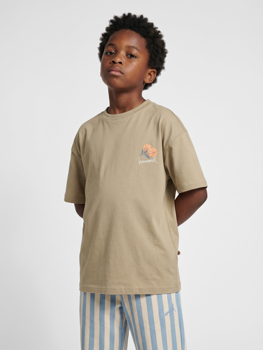 hmlMIO BOXY T-SHIRT S/S, SILVER MINK, model