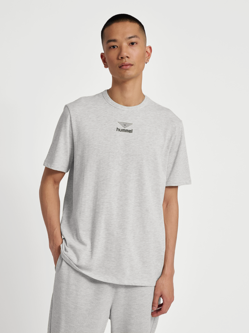 hmlHIVE LUCAS T-SHIRT, GREY MELANGE, model
