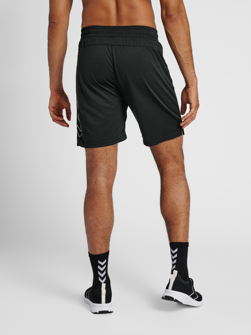hmlTE TIHALT SHORTS, BLACK, model