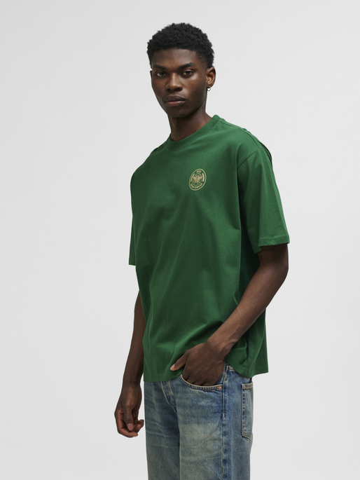 hmlSWARM LOOSE T-SHIRT, EDEN, model