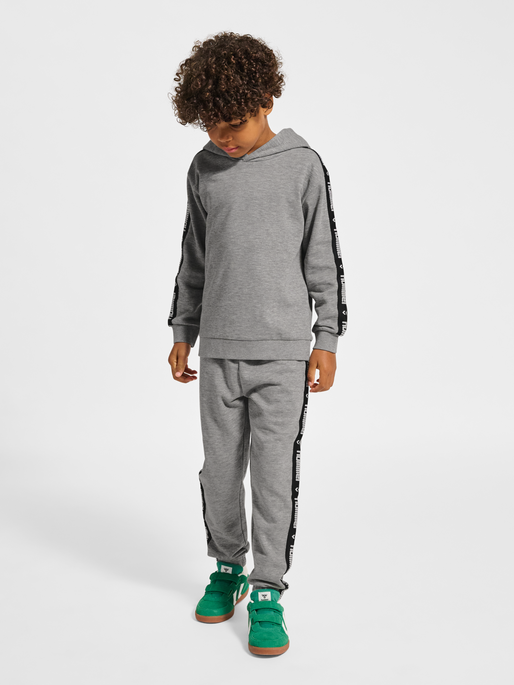 hmlJR DANCE HOODIE, GREY MELANGE, model