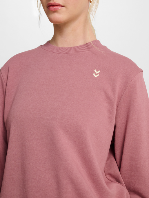 hmlPULSE W SWEAT CREWNECK, WISTFUL MAUVE, model