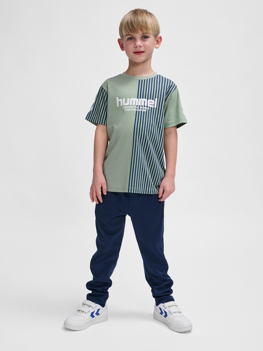 hmlMEXI GO T-SHIRT S/S, LILY PAD, model