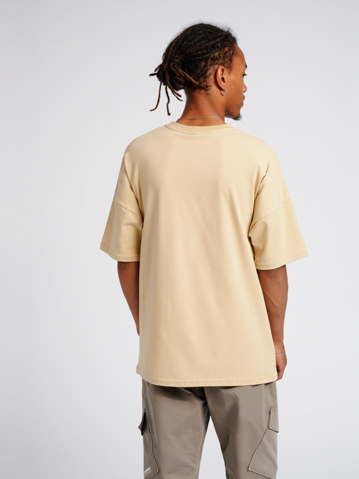 hmlBEACH BREAK T-SHIRT, 8002, model