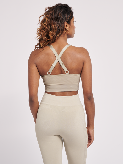 hmlCLEA SEAMLESS  SPORTS TOP, CHATEAU GRAY, model