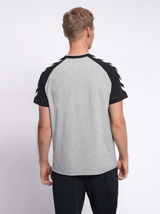 hmlMARK T-SHIRT S/S, 2006, model