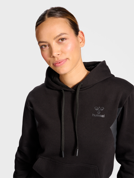 hmlACTIVE CO HOODIE WOMAN, 2001, model