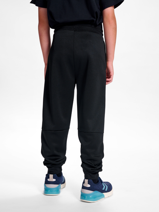 hmlWIN TRACKSUIT, 6745, model