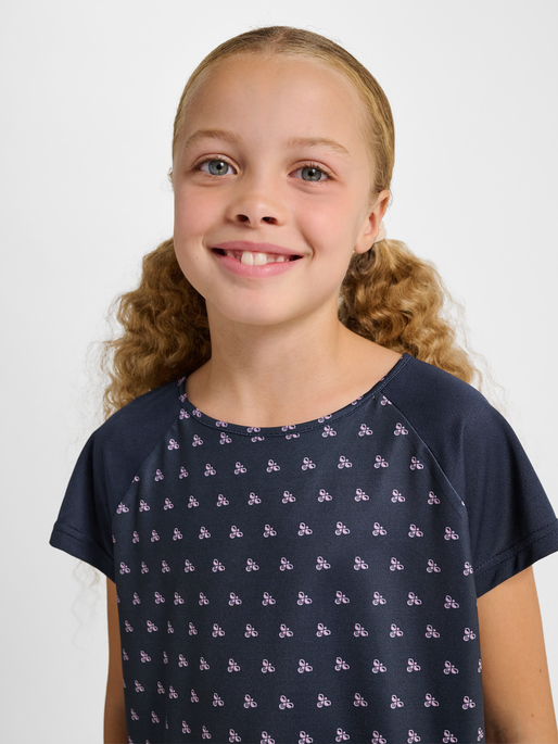 hmlJR MIX T-SHIRT S/S, BLACK IRIS, model