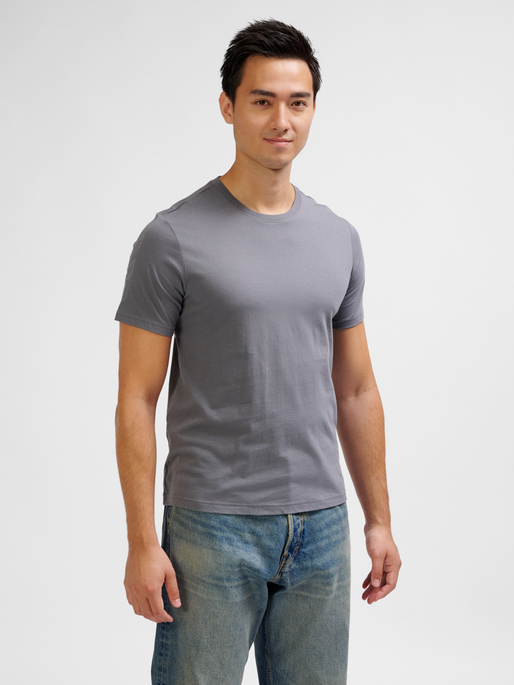 hmlELEMENTAL CHEVRON COTTON TEE, QUIET SHADE, model