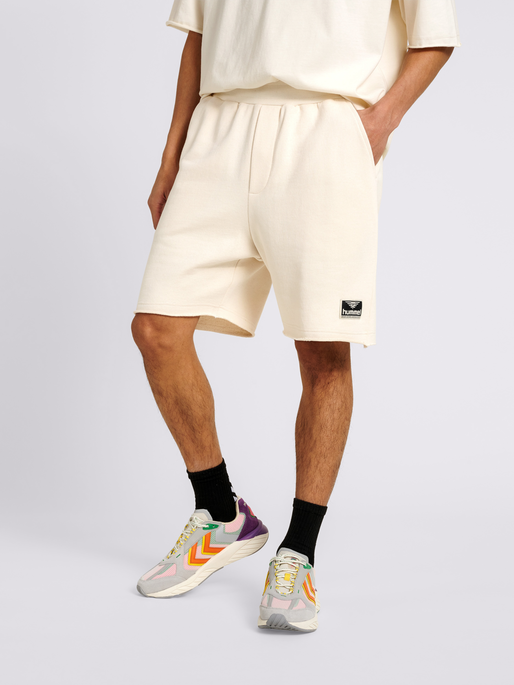 hmlYOUR MEDIUM SHORTS, 9999, model