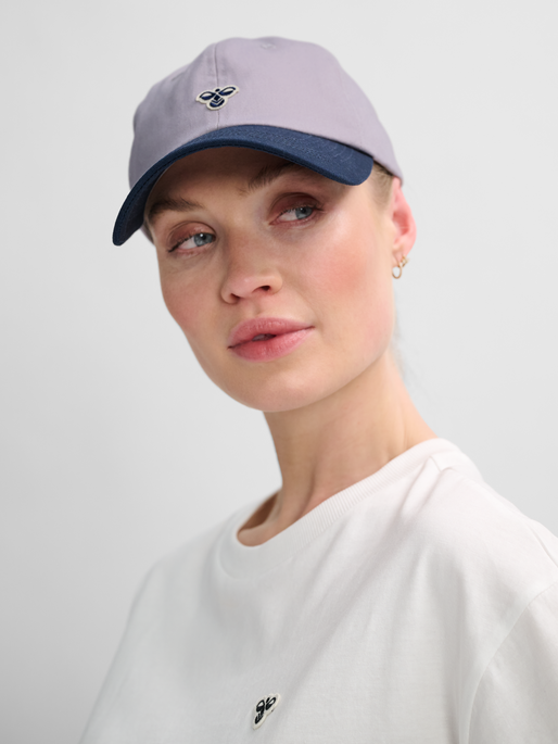 hmlBASEBALL CAP BEE, SILVER SCONCE, model