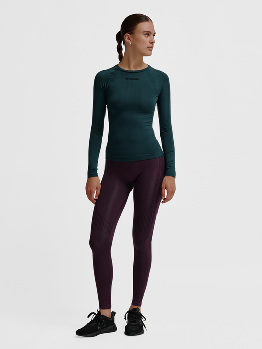 hmlMT SHAPING SEAMLESS T-SHIRT L/S, GREEN GABLES, model