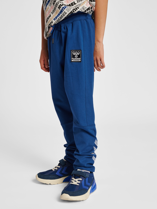 hmlYUKIO PANTS, 7017, model
