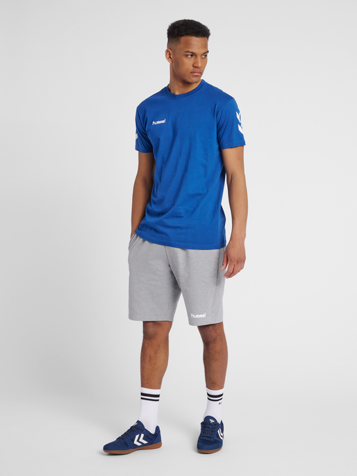 HMLGO COTTON BERMUDA SHORTS, GREY MELANGE, model