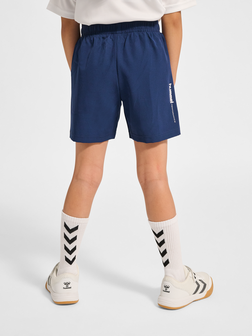 hmlJR PULSE WORKOUT SHORTS, DRESS BLUES, model