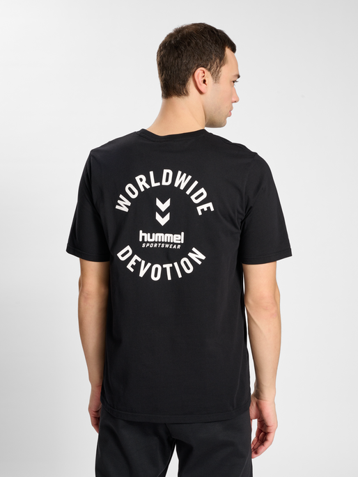 hmlLGC DEVOTION T-SHIRT, BLACK, model