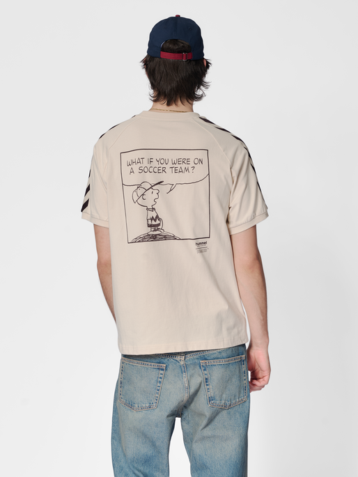 hmlARCHIVE T-SHIRT S/S PEANUTS, WHITECAP GRAY, model