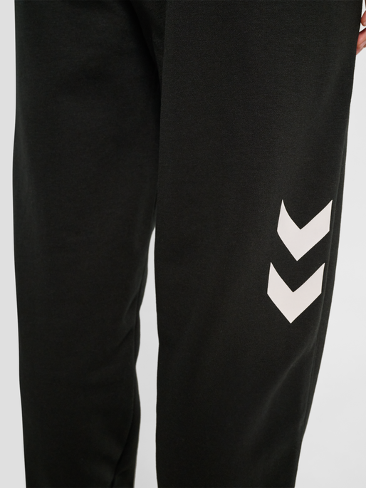 hmlLEGACY 2.0 W SWEATPANTS, BLACK, model