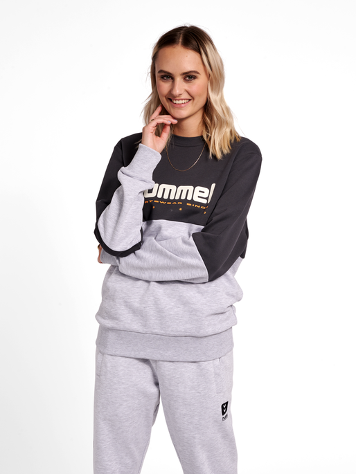hmlLGC MANFRED SWEATSHIRT, LIGHT GREY MELANGE, model