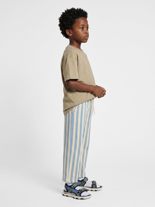 hmlMIO CROPPED PANTS, CASHMERE BLUE, model