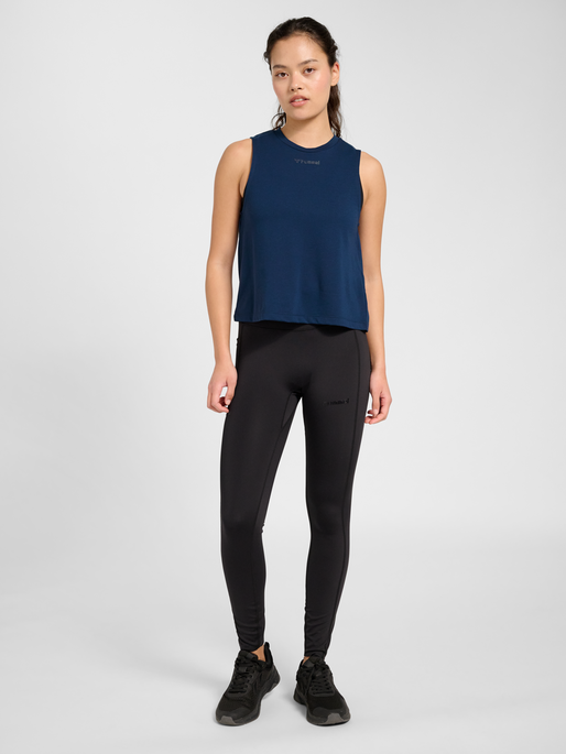 hmlMT VANJA SHORT MUSCLE TANKTOP, DRESS BLUES, model