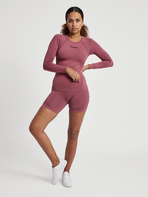 hmlMT SHAPING SEAMLESS T-SHIRT L/S, NOCTURNE, model