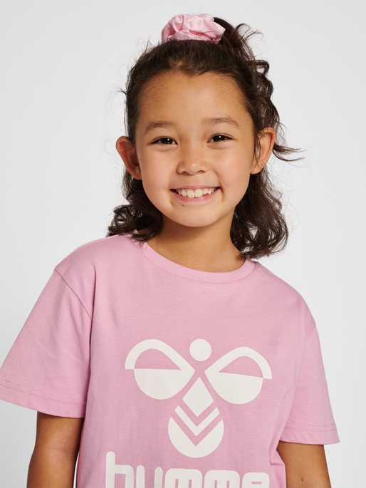 hmlTRES T-SHIRT S/S, ZEPHYR, model