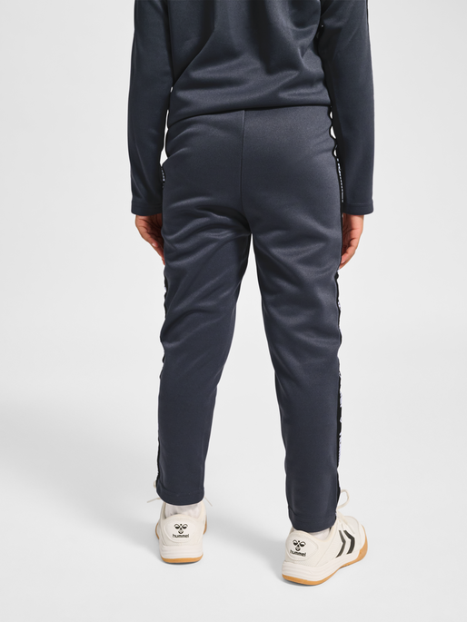 hmlJR GOAL TAPE PANTS, EBONY, model