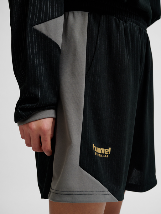 hmlLOOSE FB SHORTS TOPSCORER, BLACK, model