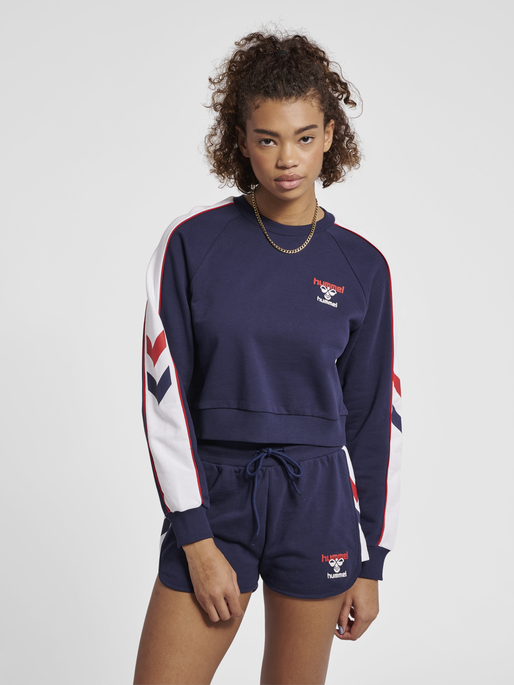 hmlIC DURBAN WOMAN CROP SWEATSHIRT, PEACOAT, model