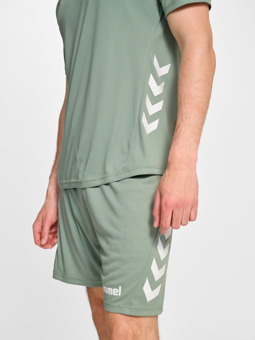 hmlPROMO SET, ICEBERG GREEN, model