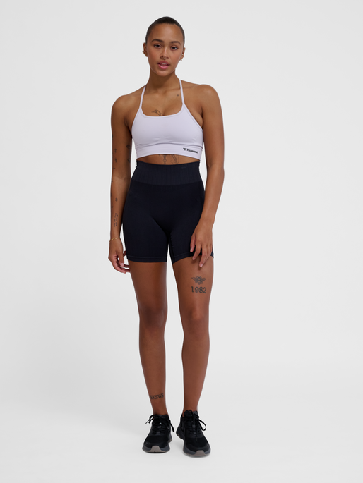 hmlTIFFY SEAMLESS SPORTS TOP, THISTLE, model