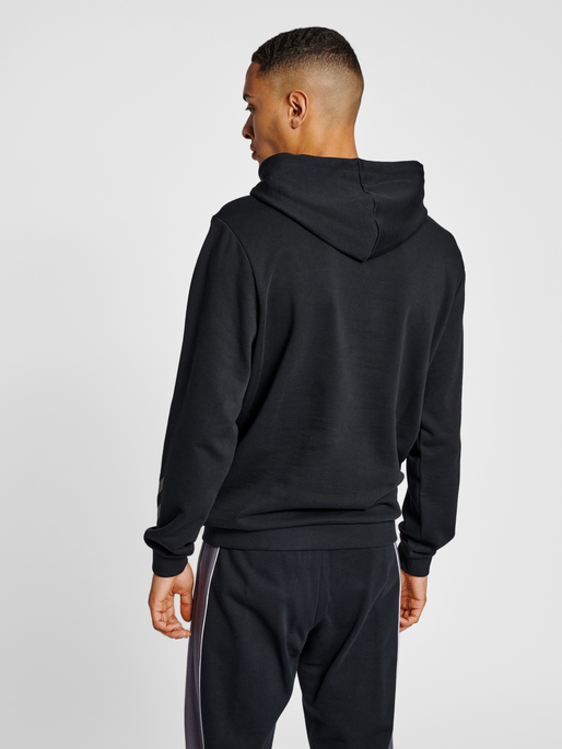 hmlLGC JULIAN HOODIE, BLACK, model