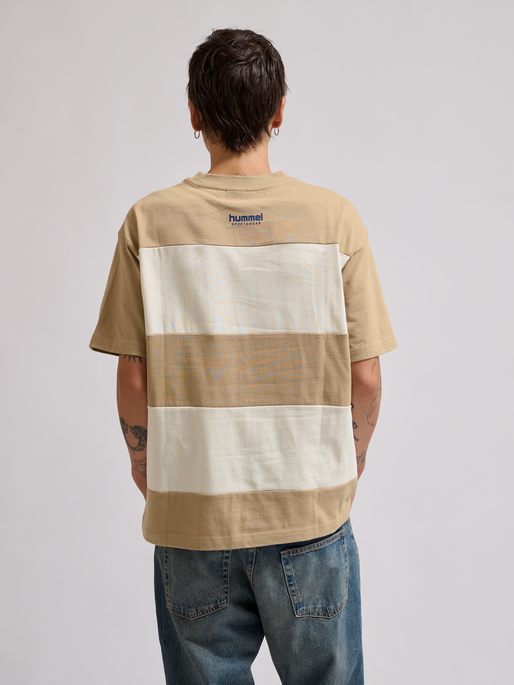 hmlLOOSE T-SHIRT S/S BEES STRIPE, TOFU/CORNSTALK, model
