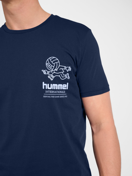 hmlPULSE GRAPHIC T-SHIRT S/S, DRESS BLUES, model