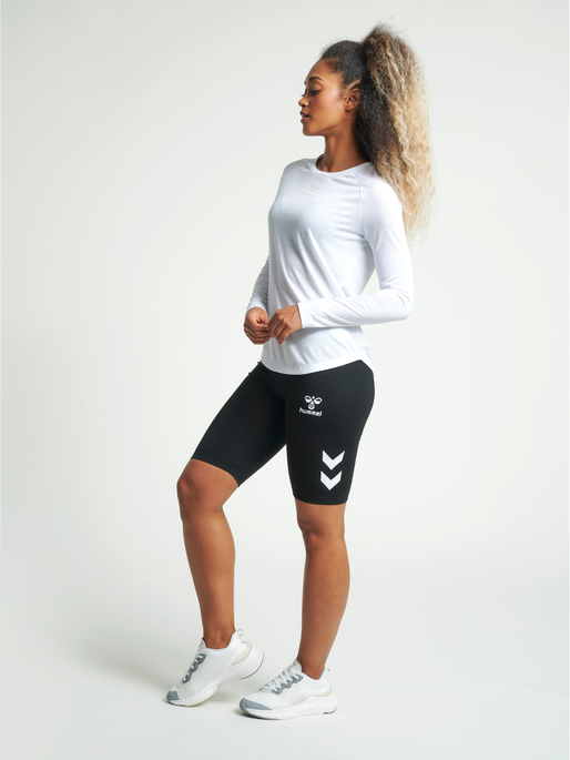 hmlVANJA T-SHIRT L/S, WHITE, model