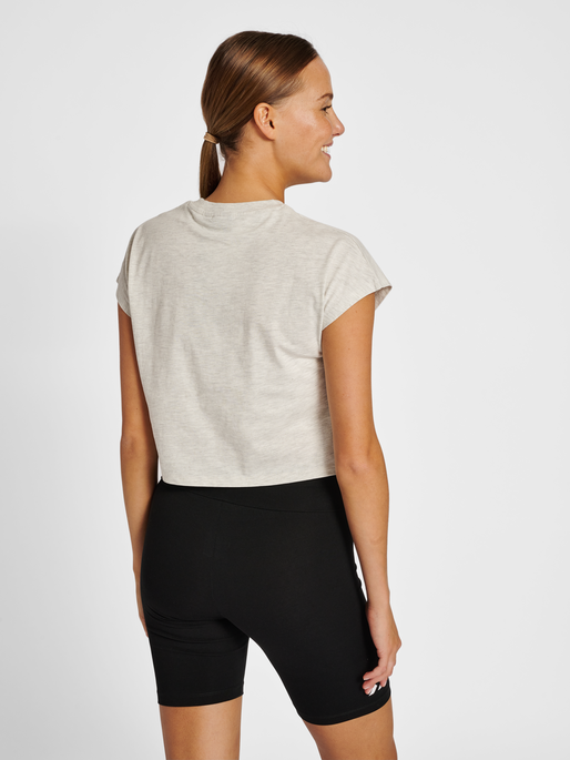 hmlLGC JUNE CROPPED T-SHIRT, TOFU MELANGE, model