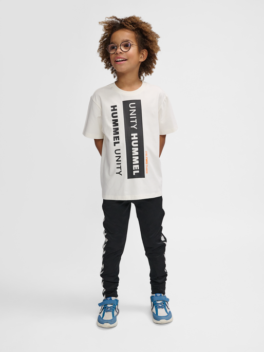 hmlUNITY T-SHIRT S/S, MARSHMALLOW, model