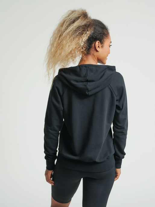 hmlNONI ZIP HOODIE, 2001, model