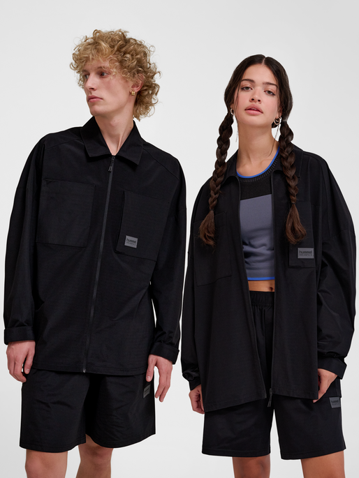 hmlSORONA LOOSE OVERSHIRT, BLACK, model
