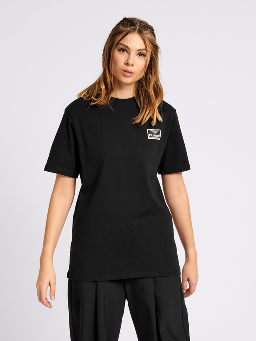 hmlFERIE T-SHIRT, 2001, model