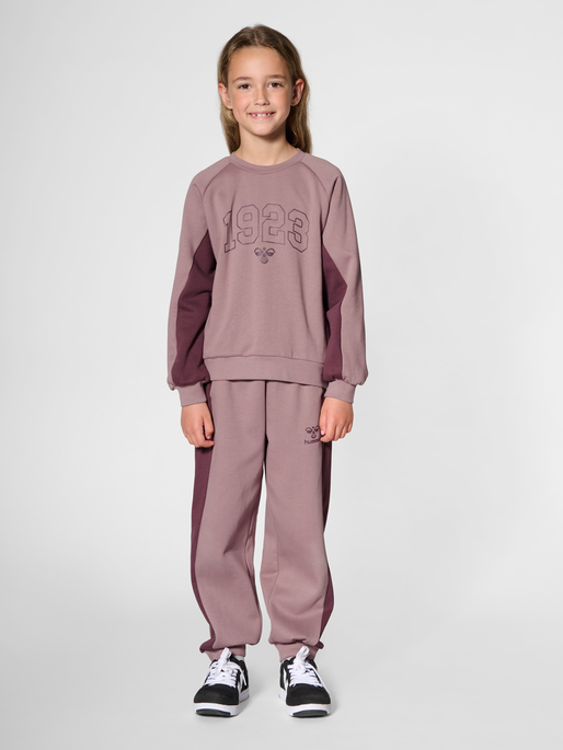 hmlKANNA SWEATSHIRT, TWILIGHT MAUVE, model