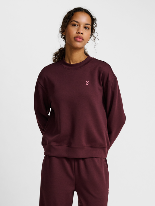 hmlYOGA SOFT W SWEATSHIRT, FUDGE, model